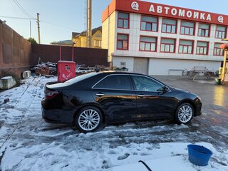 2015 Toyota Camry VII (XV50) Рестайлинг, чёрный, 1850000 рублей, вид 2