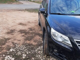 2011 Volkswagen Tiguan I, чёрный, 950000 рублей, вид 2