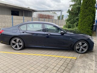 2015 BMW 7 серии Long 730Ld xDrive VI (G11/G12), чёрный, 3927264 рублей, вид 4