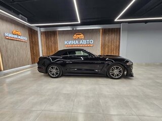 2017 Ford Mustang VI Рестайлинг, чёрный, 2390000 рублей, вид 4