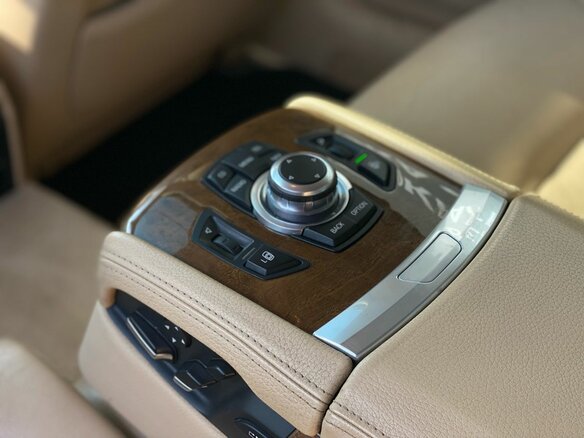 2012 BMW 7 серии 740Li V (F01/F02/F04), бежевый - вид 14