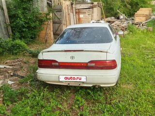 1990 Toyota Vista III (V30), белый, 160000 рублей, вид 3