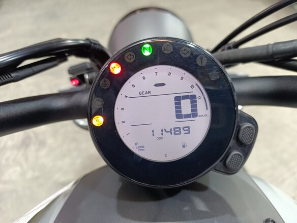 2021 Yamaha XSR700, серебристый, 700000 рублей - вид 16