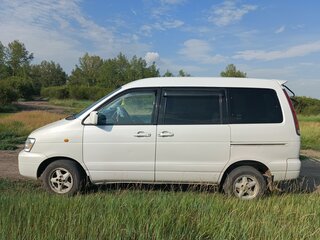 1998 Toyota Town Ace Noah III, белый, 550000 рублей, вид 4