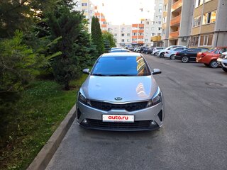2021 Kia Rio IV Рестайлинг, серый, 1880000 рублей, вид 2