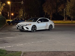2020 Toyota Camry US Market VIII (XV70), белый, 3200000 рублей, вид 3