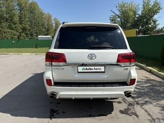 2015 Toyota Land Cruiser 200 Series Рестайлинг 2, белый, 5300000 рублей, вид 2
