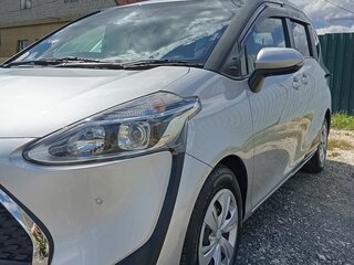 2022 Toyota Sienta II Рестайлинг, серебристый, 1700000 рублей, вид 1