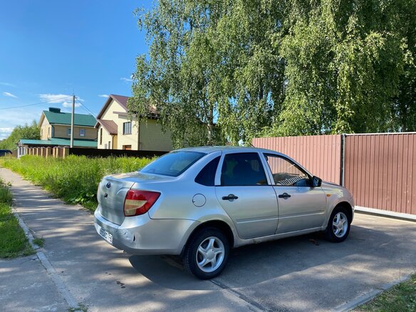 2013 Lada (ВАЗ) Granta I, серебристый, 220000 рублей - вид 2