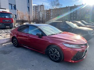 2021 Toyota Camry VIII (XV70) Рестайлинг, красный, 4500000 рублей, вид 4