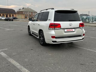 2018 Toyota Land Cruiser 200 Series Рестайлинг 2, белый, 7300000 рублей, вид 3