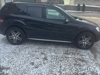 2007 Mercedes-Benz M-Класс 320 II (W164), чёрный, 1100000 рублей, вид 3