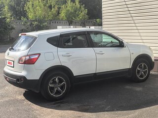 2010 Nissan Qashqai I Рестайлинг, белый, 750000 рублей, вид 4