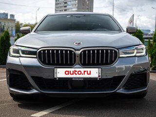 2022 BMW 5 серии M550i xDrive VII (G30/G31/G38) Рестайлинг, серый, 8500000 рублей, вид 2