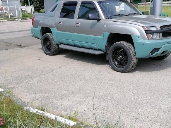 2001 Chevrolet Avalanche I, белый, 1300000 рублей - вид 2