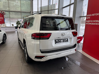 2025 Toyota Land Cruiser 300 Series, белый, 16448000 рублей, вид 5