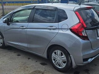 2018 Honda Fit III Рестайлинг, серебристый, 1000000 рублей, вид 2