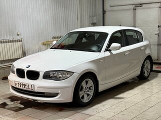 2011 BMW 1 серии 116i I (E81/E82/E87/E88) Рестайлинг, белый, 950000 рублей, вид 1
