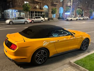 2018 Ford Mustang VI Рестайлинг, оранжевый, 2300000 рублей, вид 3