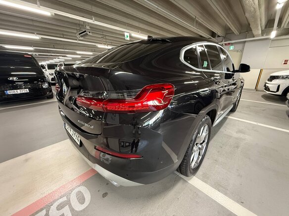 2022 BMW X4 20d II (G02) Рестайлинг, чёрный - вид 4