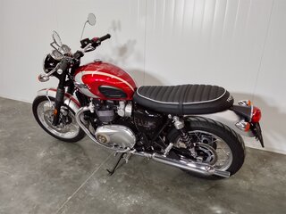 2025 Triumph Bonneville T120, красный, 1579000 рублей, вид 3