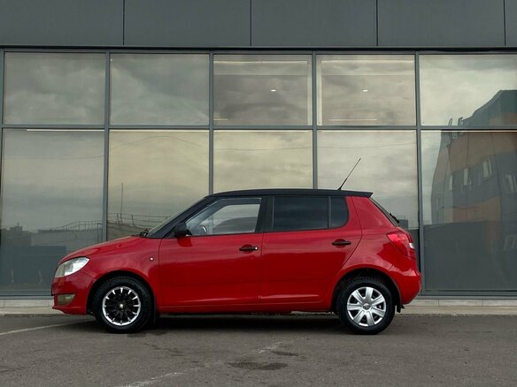 2010 Skoda Fabia II Рестайлинг, красный - вид 5