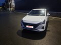 2021 Hyundai Solaris II Рестайлинг, белый, 1200000 рублей - вид 1