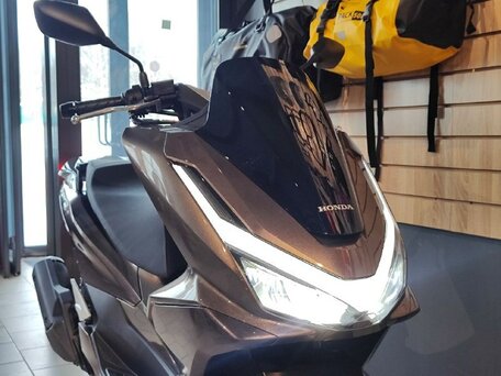 2026 Honda PCX 160, коричневый, 499900 рублей, вид 4