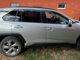 2021 Toyota RAV4 V (XA50), серебристый, 3500000 рублей, вид 3