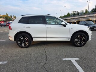 2011 Volkswagen Touareg II, белый, 1850000 рублей, вид 4