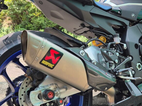 2022 Yamaha YZF-R1, чёрный, 2580000 рублей - вид 5