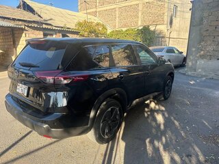 2024 Nissan Rogue III Рестайлинг, чёрный, 2150000 рублей, вид 3