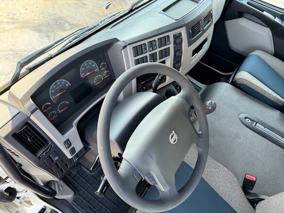 2014 Volvo FL, белый, 4000000 рублей - вид 18