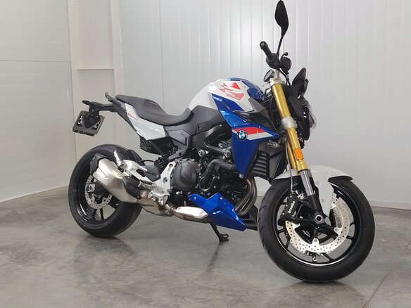 2024 BMW F 900 R, белый - вид 1