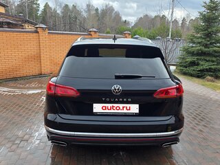 2021 Volkswagen Touareg III, чёрный, 7500000 рублей, вид 2