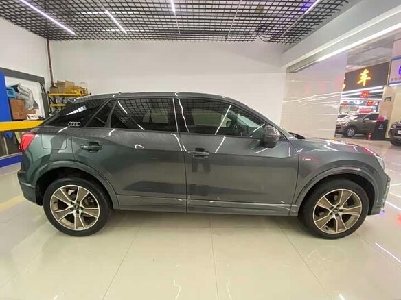 2022 Audi Q2 35 TFSI I Рестайлинг, серый - вид 3