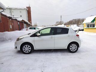 2012 Toyota Vitz III (XP130), белый, 835000 рублей, вид 5