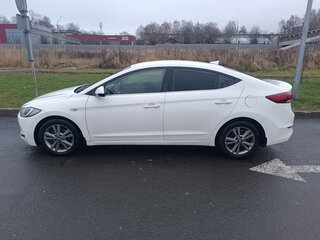 2017 Hyundai Elantra VI (AD), белый, 1500000 рублей, вид 2