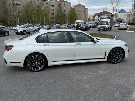 2020 BMW 7 серии Long 730Ld xDrive VI (G11/G12) Рестайлинг, белый, 7100000 рублей, вид 5