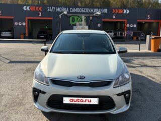 2018 Kia Rio IV, бежевый, 1000000 рублей, вид 1