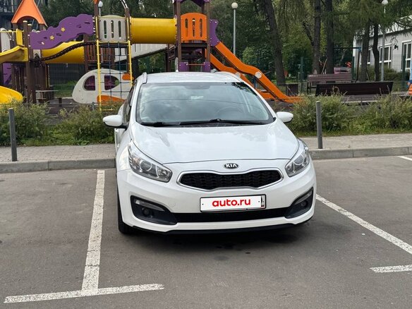 2017 Kia Ceed II Рестайлинг, белый, 1240000 рублей - вид 2