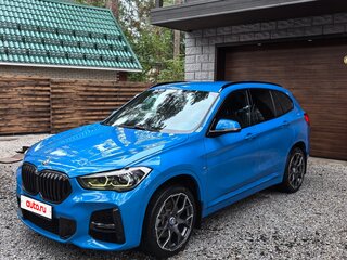 2020 BMW X1 20i xDrive II (F48) Рестайлинг, синий, 3400000 рублей, вид 3