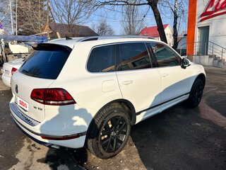 2016 Volkswagen Touareg II Рестайлинг, белый, 3200000 рублей, вид 3