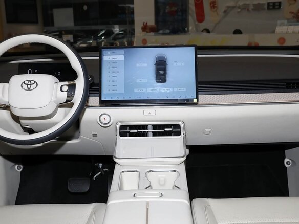 2026 Toyota bZ3X 50 kWh, чёрный - вид 9