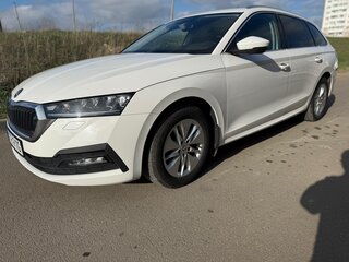 2021 Skoda Octavia IV (A8), белый, 2290000 рублей, вид 3