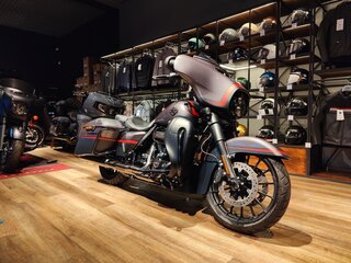 2018 Harley-Davidson CVO Street Glide, серый, 2690000 рублей, вид 4