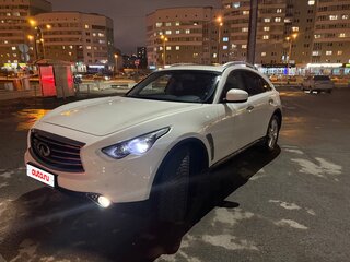 2014 Infiniti QX70, белый, 2200000 рублей, вид 2