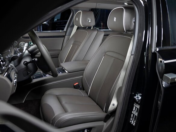 2026 Rolls-Royce Ghost Extended II Рестайлинг (Series II), чёрный, 68566496 рублей - вид 6