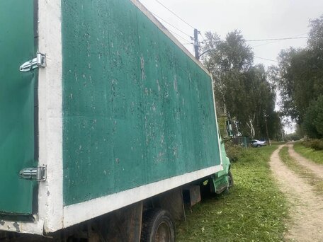 2000 ЗИЛ 5301 "Бычок", зелёный, 300000 рублей, вид 3