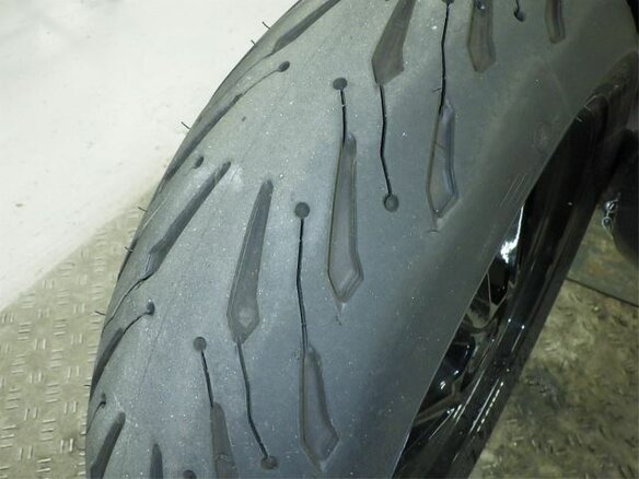2021 Triumph Speed Triple, чёрный, 1200000 рублей - вид 8